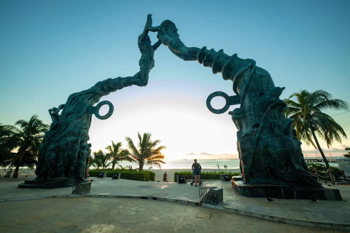 Un Fascinante Recorrido por los Monumentos Históricos de la Quinta Avenida de Playa del Carmen